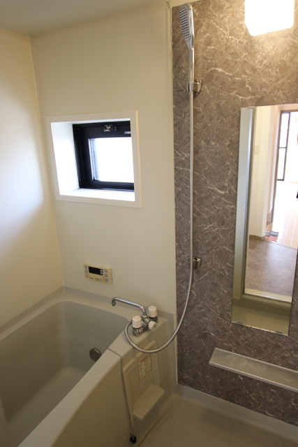 バス・シャワールーム　追焚機能付きのバスルーム☆