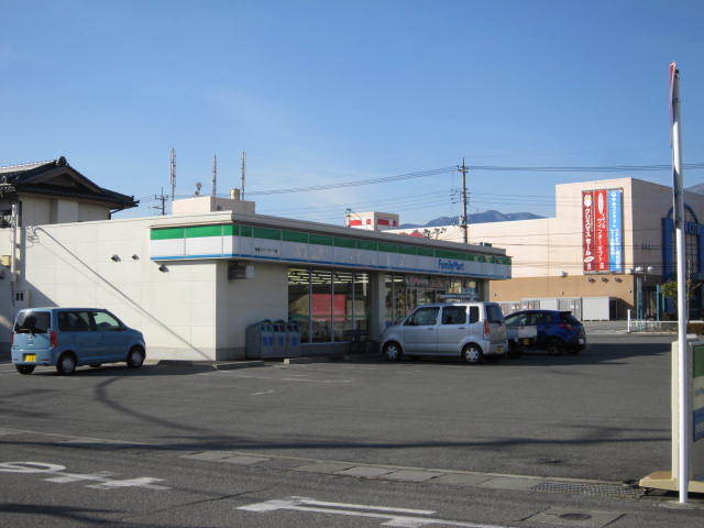 コンビニ　ファミリーマート　甲府昭和インター北店　徒歩７分（コンビニ）まで500m