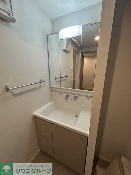 洗面設備　204号室のお写真になります。現況優先です。