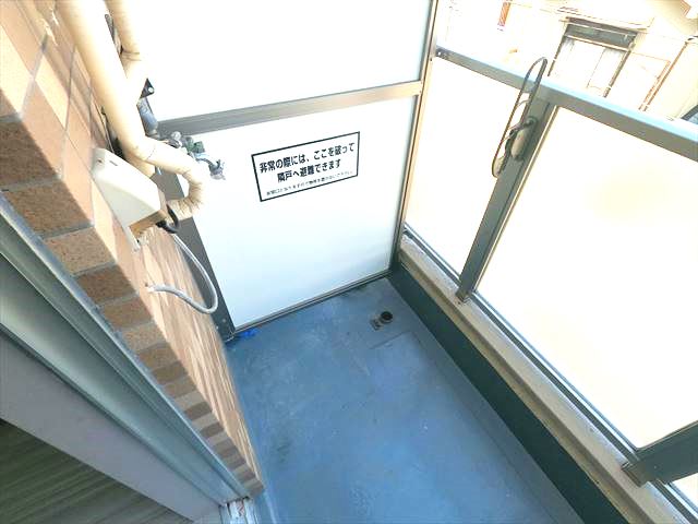 洗面設備　バルコニーになりますが洗濯機置場もあります