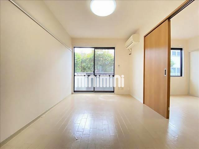 居室・リビング　南向きのお部屋で日当たり良好