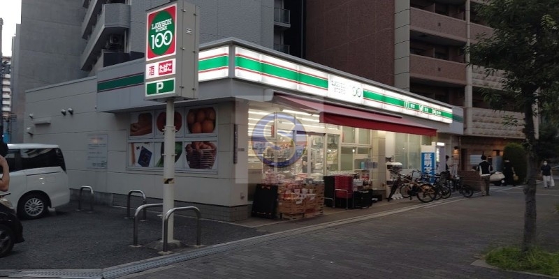 コンビニ　ローソンストア100西区立売堀店（コンビニ）まで130m