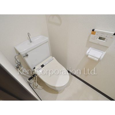 トイレ　同タイプ4階のお部屋を撮影。仕様が異なることがあります。