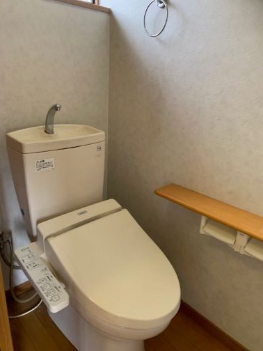 トイレ　ウォシュレット付き便座