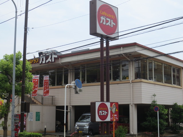 飲食店　ガスト草加松原店（飲食店）まで859m