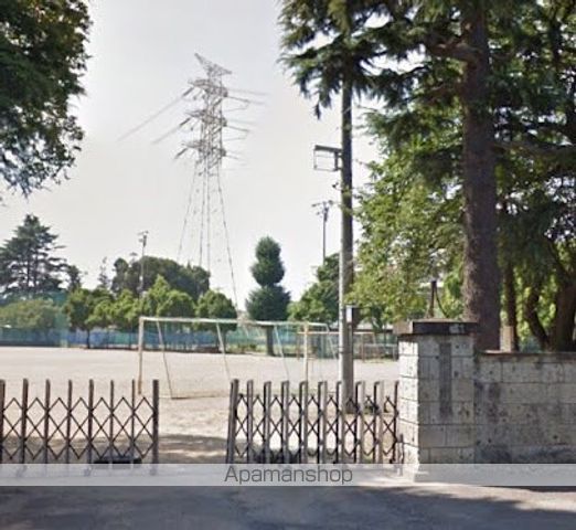 中学校　太田市立強戸中学校（中学校）まで1985m