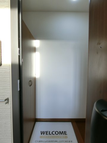 玄関　イメージC102号室の写真（反転あり）