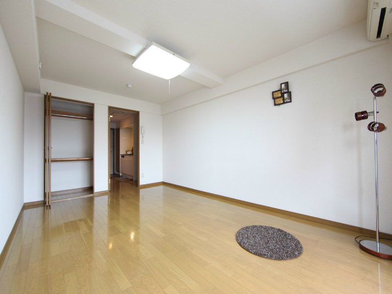 その他　洋室10.0帖　収納充実　エアコン完備