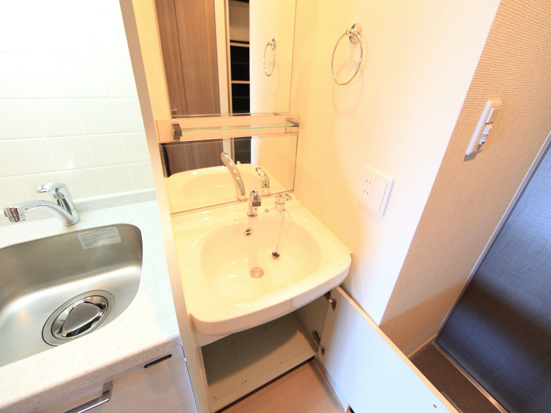 洗面設備　独立洗面台付（シャンプードレッサー付）