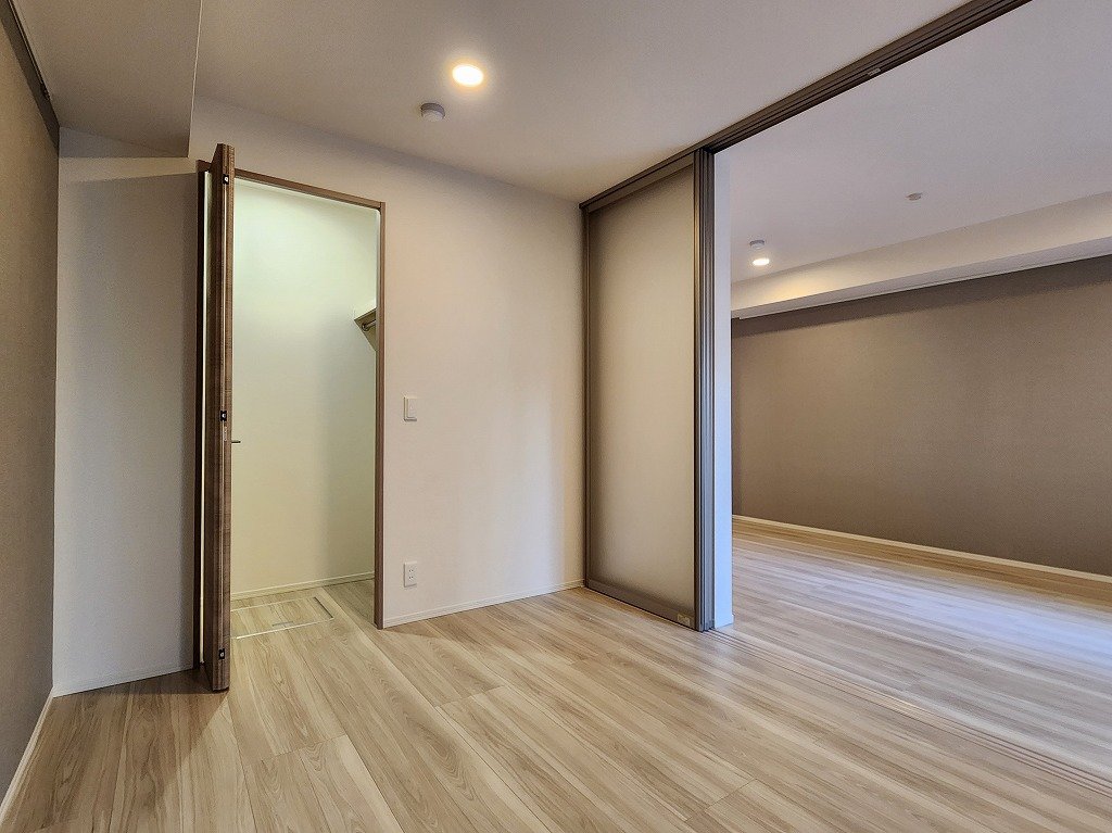 収納　バルコニー側寝室　ウォークインクローゼット付