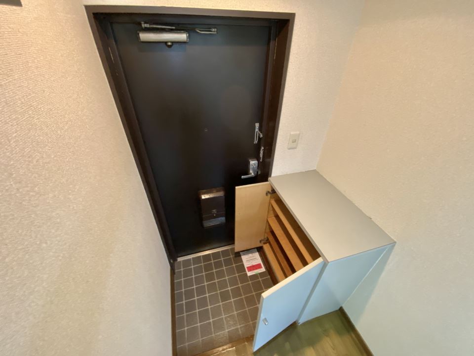 玄関　シューズＢＯＸあります