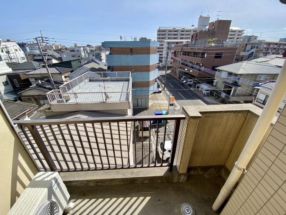 バルコニー　南向きのお部屋　日当たり良好です