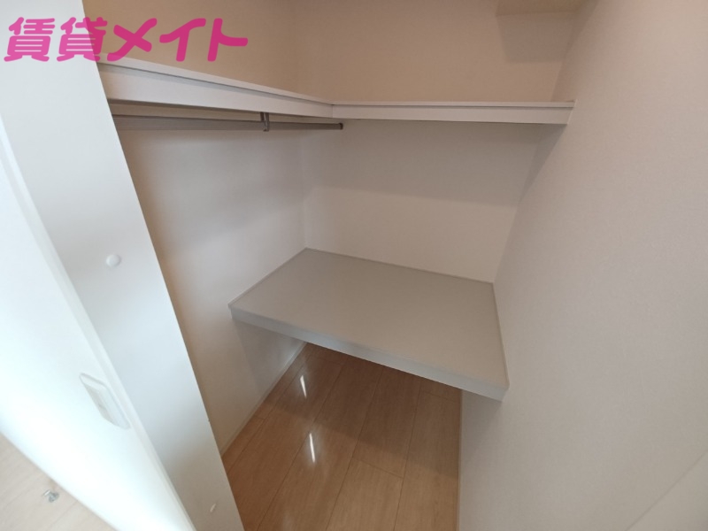 収納　同型参考写真