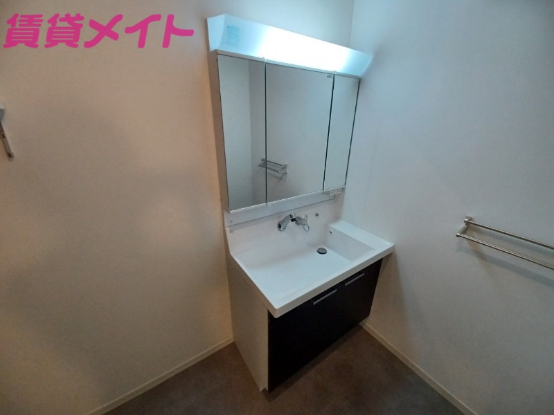 洗面設備　同型参考写真