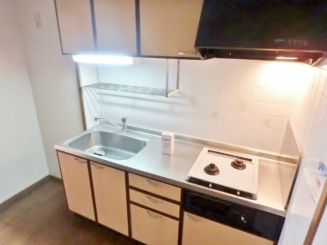 キッチン　同タイプの別のお部屋の参考画像です。