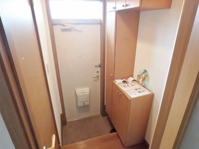 玄関　同タイプの別のお部屋の参考画像です。