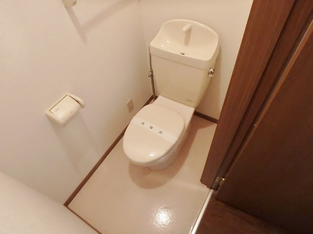 トイレ　同タイプの別のお部屋の参考画像です。