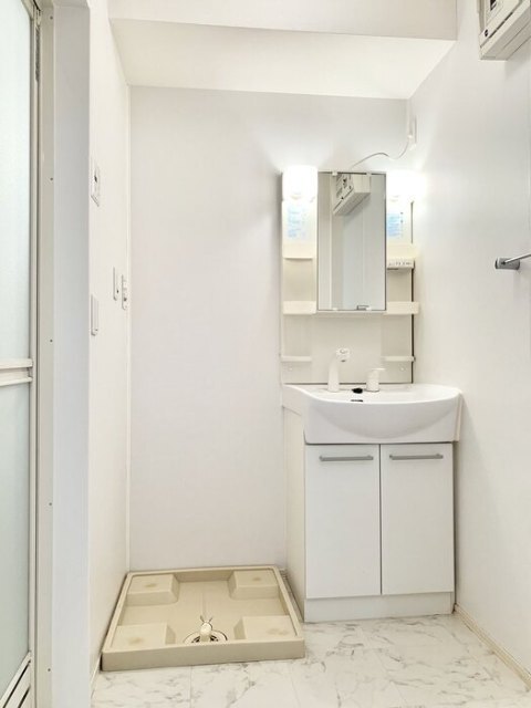 洗面設備　同タイプの内装写真転載