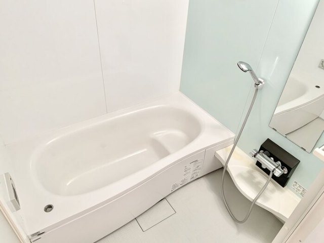 バス・シャワールーム　同タイプの内装写真転載