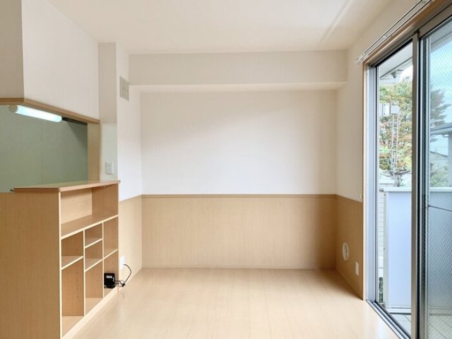 居室・リビング　同タイプの内装写真転載