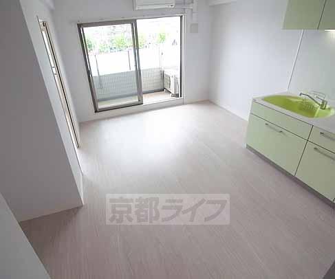 居室・リビング　明るくて広いリビングですよ・