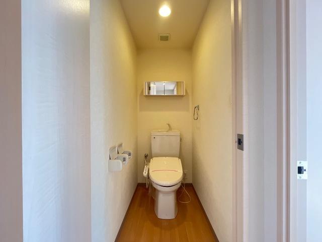 トイレ　温水洗浄暖房便座