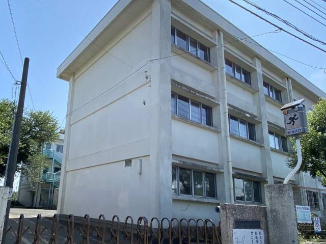 小学校　藤沢市立長後小学校（小学校）まで200m