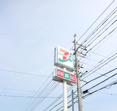 コンビニ　セブンイレブン（コンビニ）まで300m