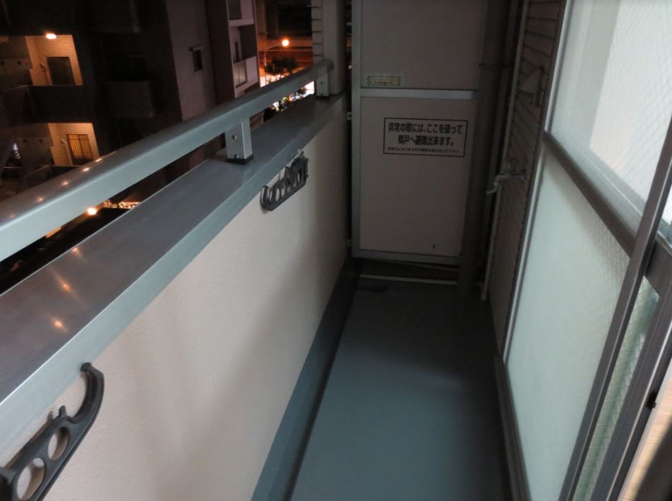 バルコニー　この画像の反転タイプです。