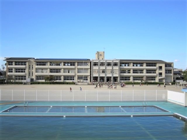 小学校　伊勢市立明倫小学校（小学校）まで427m