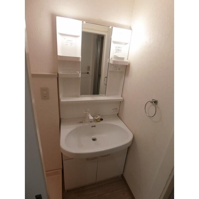 洗面設備　脱衣スペースもあります