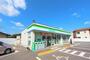 コンビニ　ファミリーマート高松鶴市町店（コンビニ）まで738m