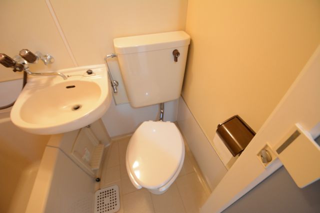 トイレ　浴室内にトイレがあります♪