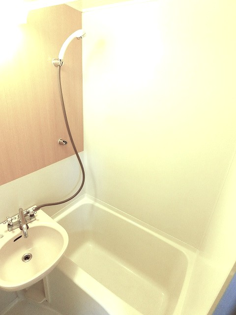 バス・シャワールーム　ユニットバスでお掃除らくらく☆浴室内に洗面台・トイレ付きです