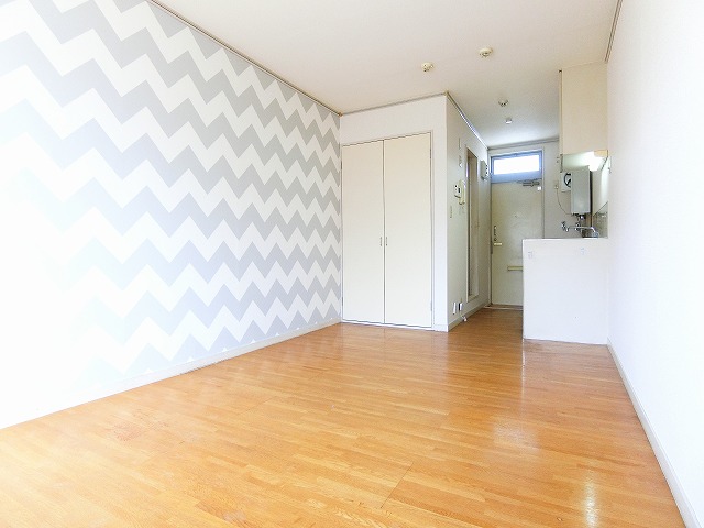 その他部屋・スペース　南西向き洋室7.4帖☆収納スペースがあります♪荷物をたっぷり