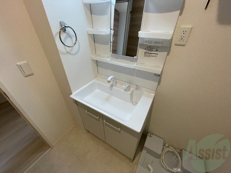 洗面設備　洗面台は独立洗面台です。毎日の身支度が楽しくなりますね。