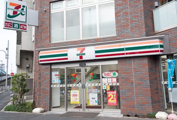 コンビニ　セブンイレブン荒川千住大橋店（コンビニ）まで162m
