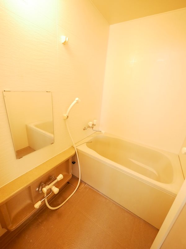 バス・シャワールーム　シャワー・追い焚き給湯