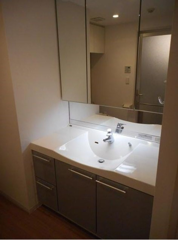 洗面設備　※反転した別号室参考写真 　現状優先