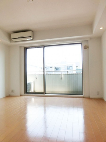 居室・リビング　※反転した別号室参考写真 　現状優先