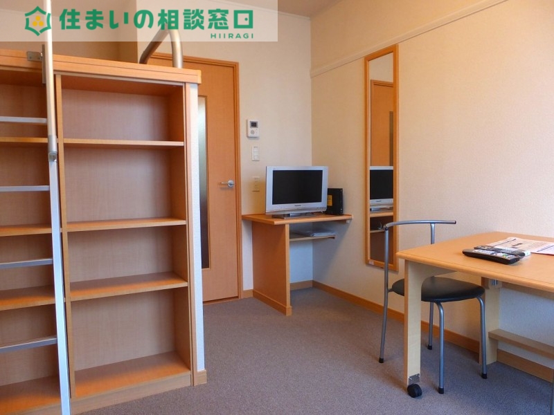 居室・リビング　１Ｆフローリング、２Ｆ以上は防音カーペット敷きです。