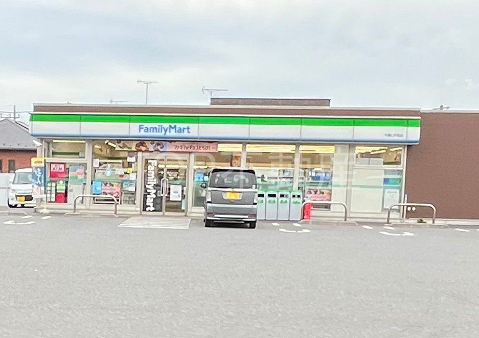 コンビニ　ファミリーマート千葉仁戸名店（コンビニ）まで370m