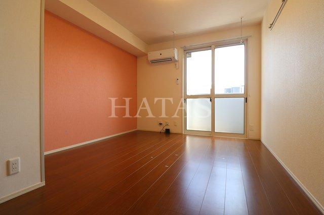 居室・リビング　同物件別部屋です