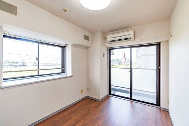 居室・リビング　別部屋参考写真です