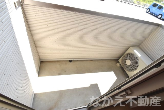 バルコニー　暖かな日差しのふりそそぐバルコニー