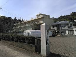 小学校　小松島市立芝田小学校（小学校）まで455m