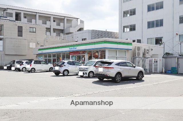 コンビニ　ファミリーマート徳島山城西店（コンビニ）まで513m