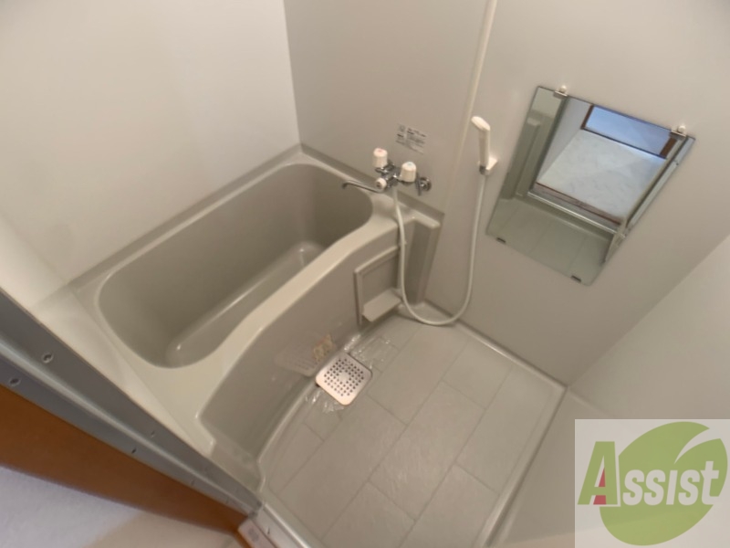 バス・シャワールーム　お風呂です。一日の疲れをこちらで癒してください…！