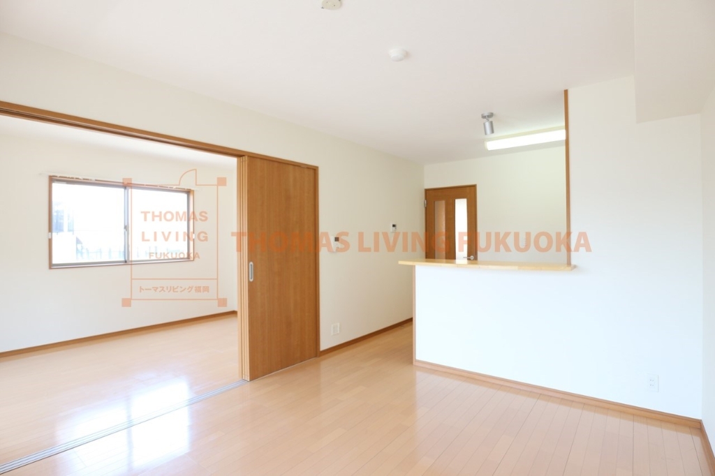 居室・リビング　洋室の仕切りを開けると非常に広くなります。