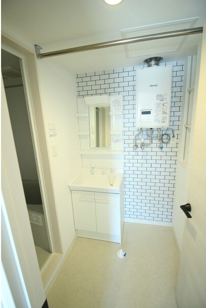 洗面設備　シャワードレッサー付きです！